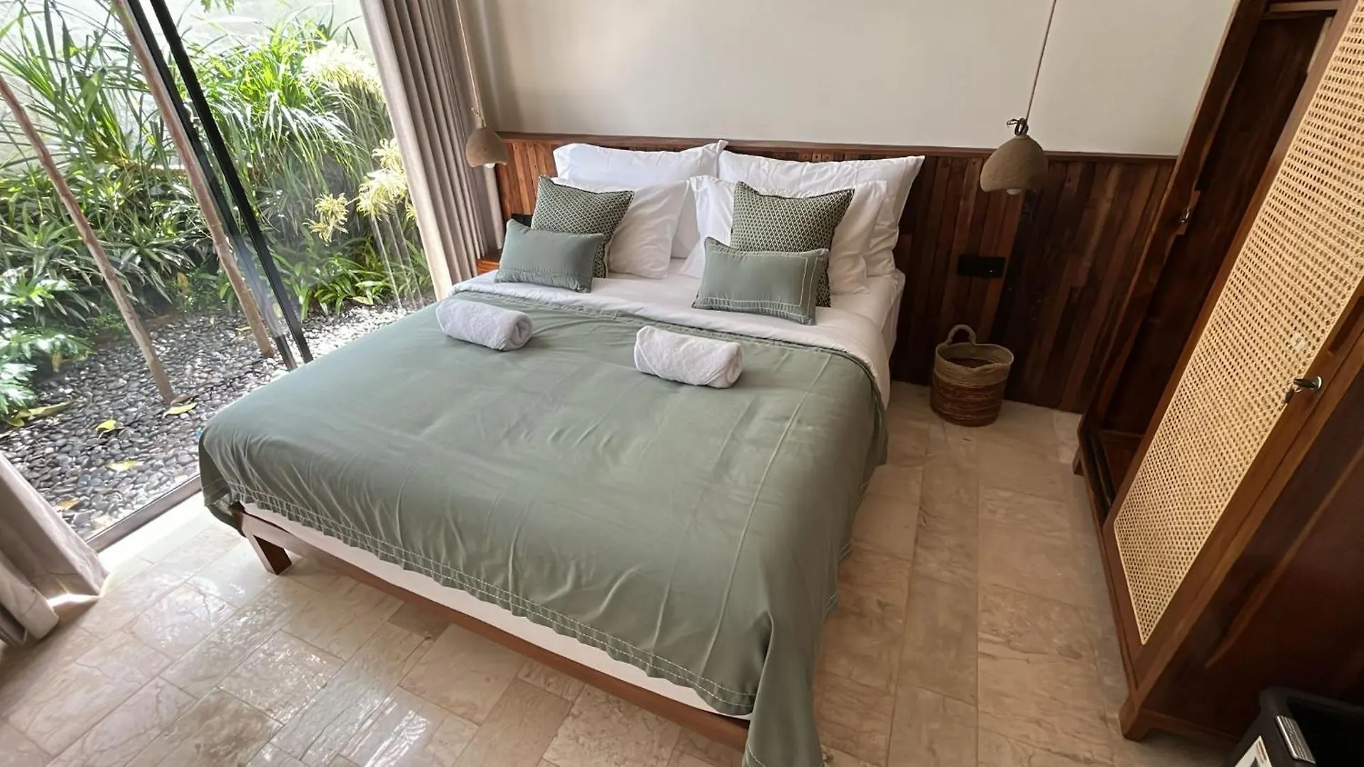 Brand New Spacious 4Br Villa Kuta