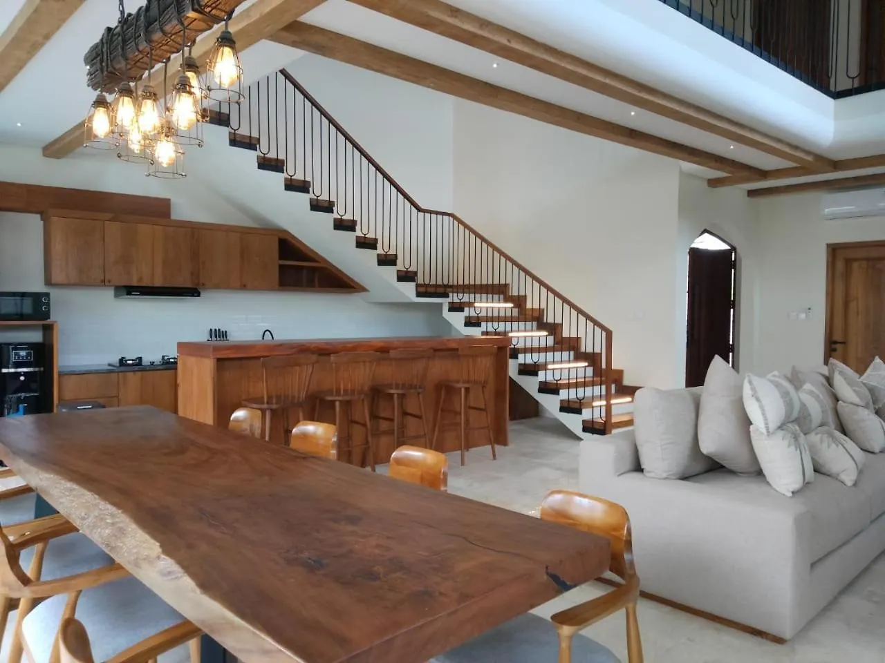 Brand New Spacious 4Br Villa Kuta  Kuta (Bali)
